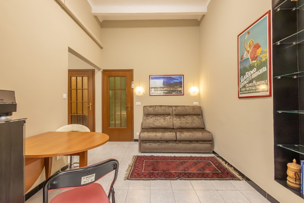 De Angelis Central House — 4-Star Luxury Hotel in San Remo, Italy