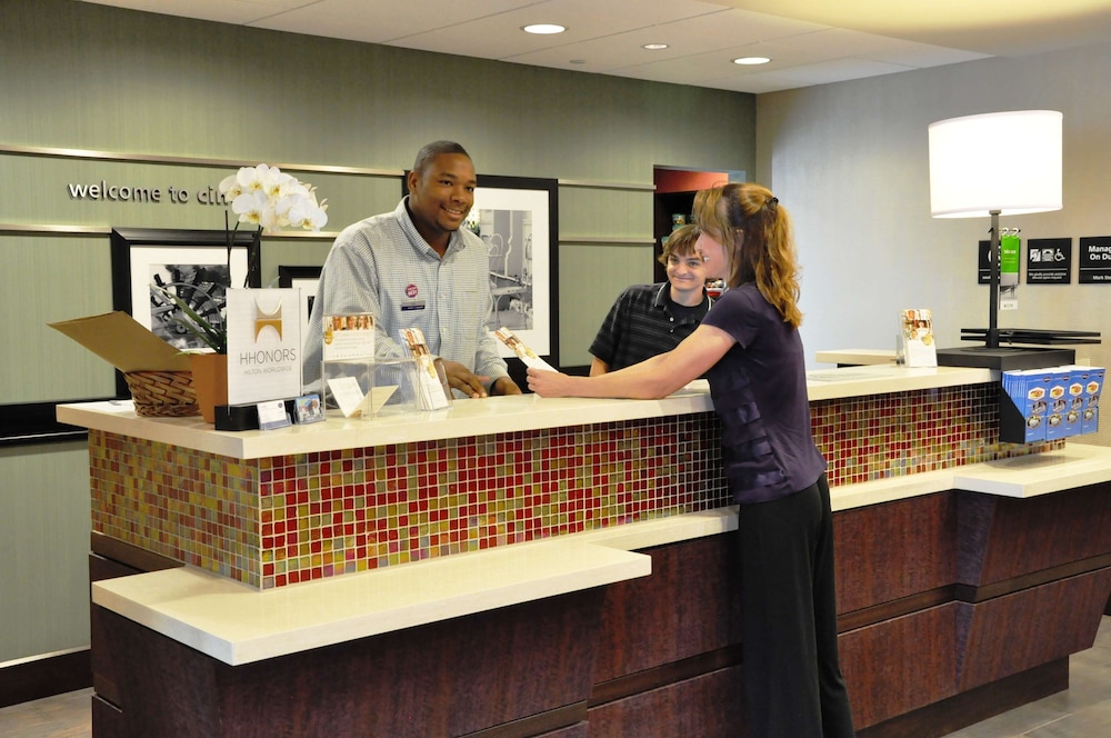 Hampton Inn & Suites Cincinnati Uptown University Area - photo 5
