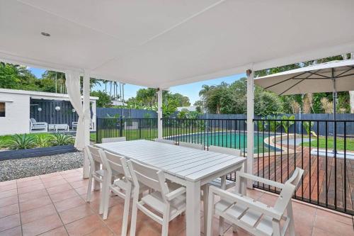 Endeavour Holiday House Clifton Beach — 4-Star Luxury Hotel in Clifton Beach, Australia