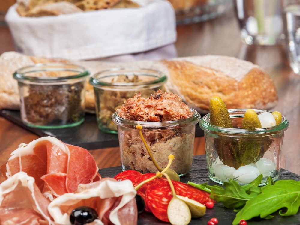 מזון ומשקאות