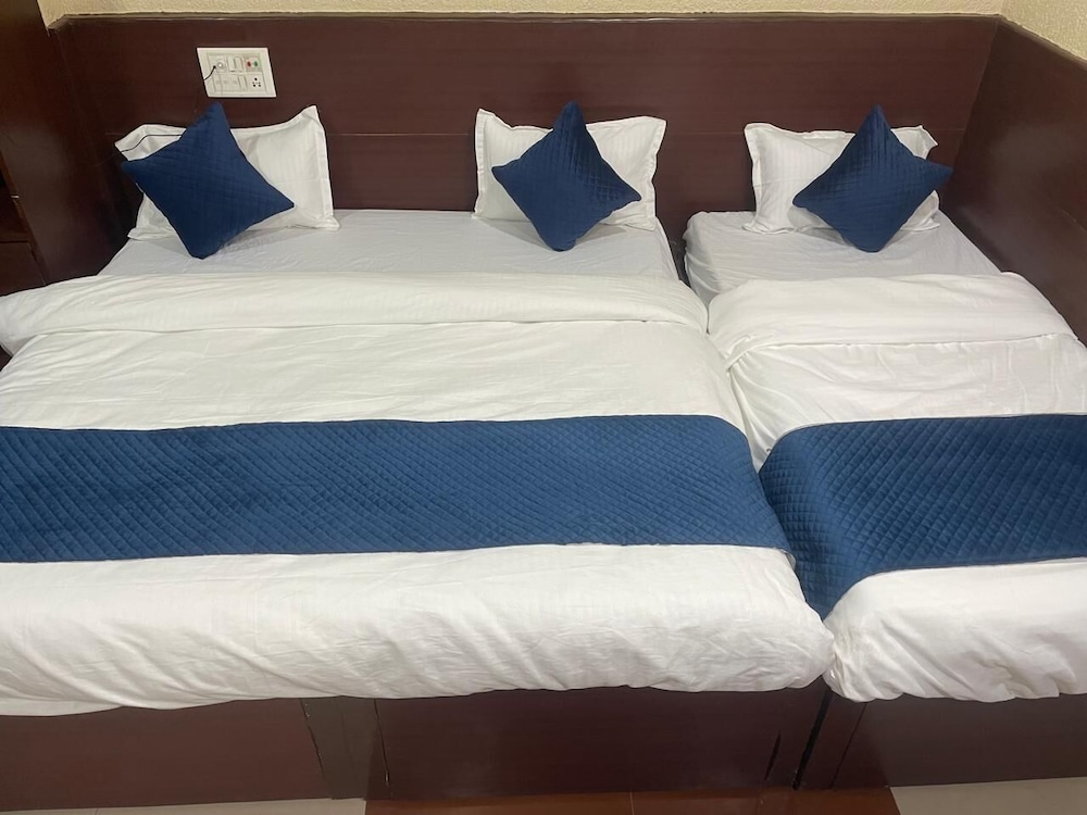 Hotel Glory By Seasons - last minute hotel in Indore
