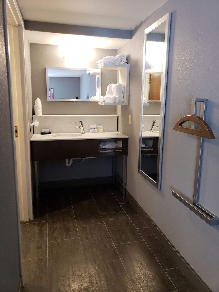 Hampton Inn & Suites Newtown - photo 94