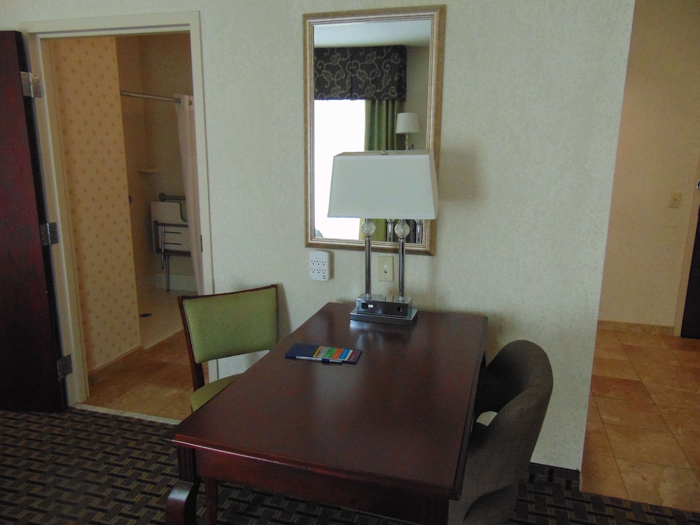 Hampton Inn & Suites Cleveland Mentor - photo 9
