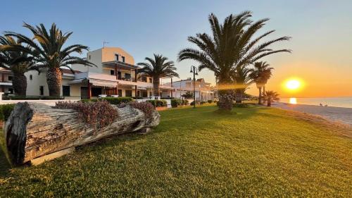 Seafront Maisonette in Pefkochori, Greece