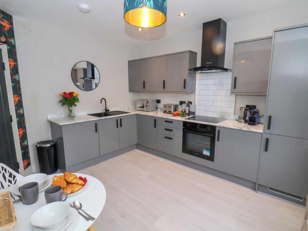 Apt 6 Hunter's Quay — 4-Star Luxury Hotel in Bridlington, United Kingdom