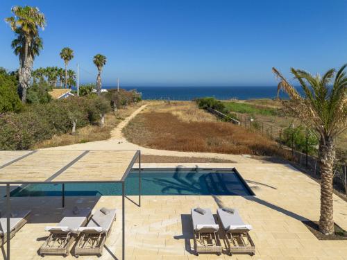 Isulatravel Villa Calamare — 4-Star Luxury Hotel in Avola, Italy