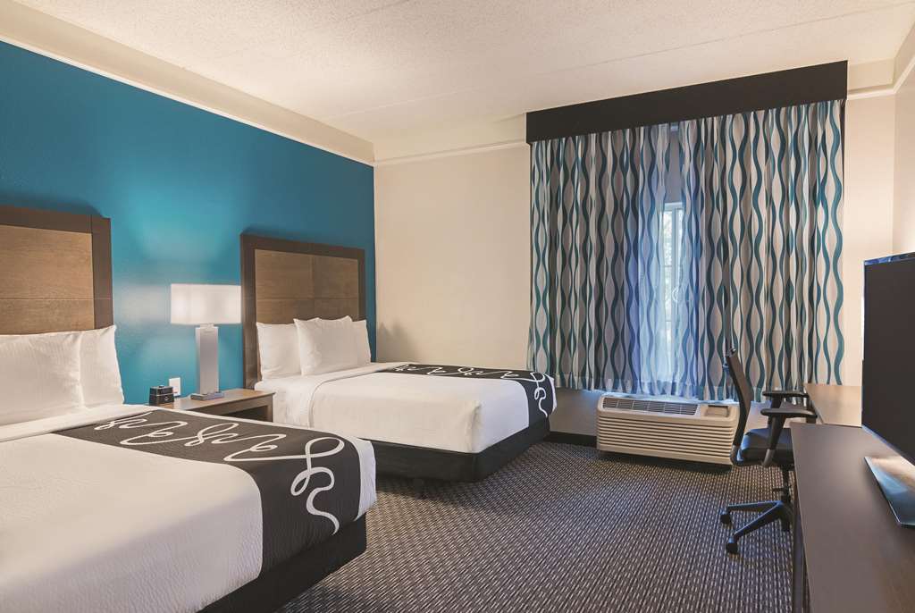 La Quinta Inn & Suites by Wyndham Orlando UCF - photo 30