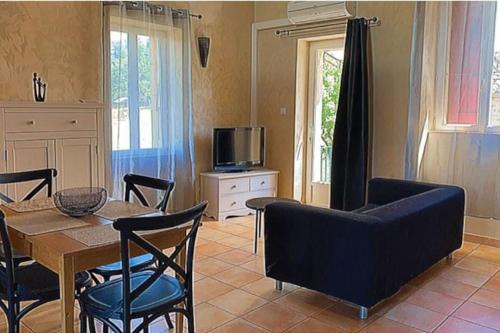 Le Mas Gabantelye - carbon neutral hotel in Saint-Paulet-De-Caisson