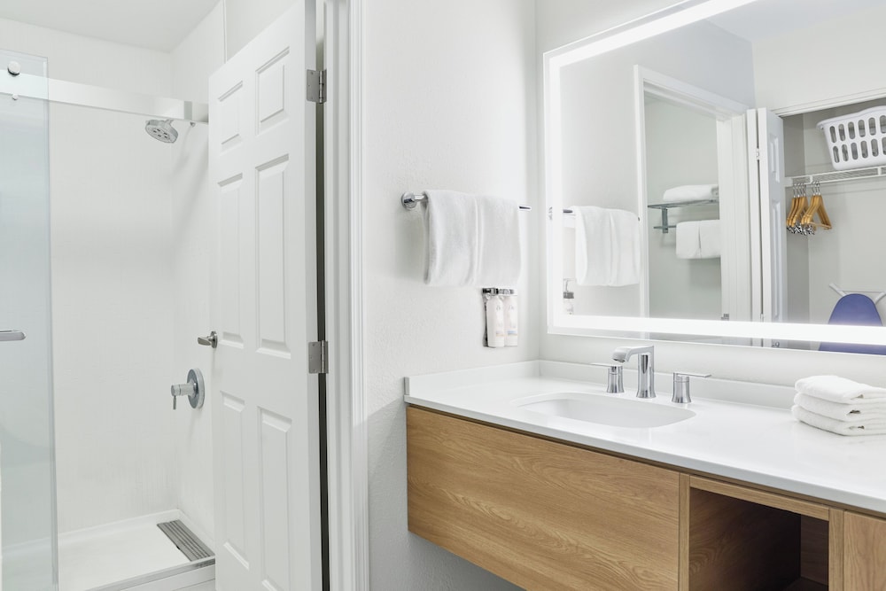 Staybridge Suites Downtown Peoria by IHG - photo 16