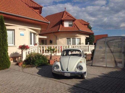 Pihenés Háza Relax Apartmanhaus — 4-Star Luxury Hotel in Gyenesdias, Hungary