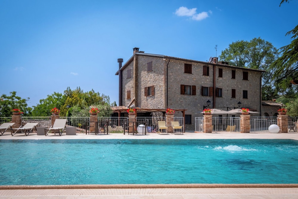 Agriturismo Beata Vanna — 4-Star Luxury Hotel in Fabro, Italy