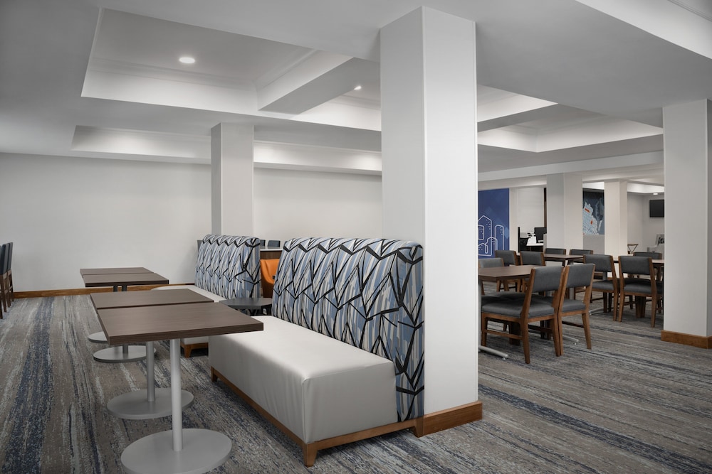 Holiday Inn Express Alexandria Fort Belvoir - photo 41