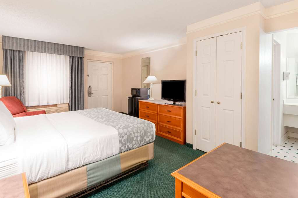 La Quinta Inn by Wyndham Farmington - photo 16