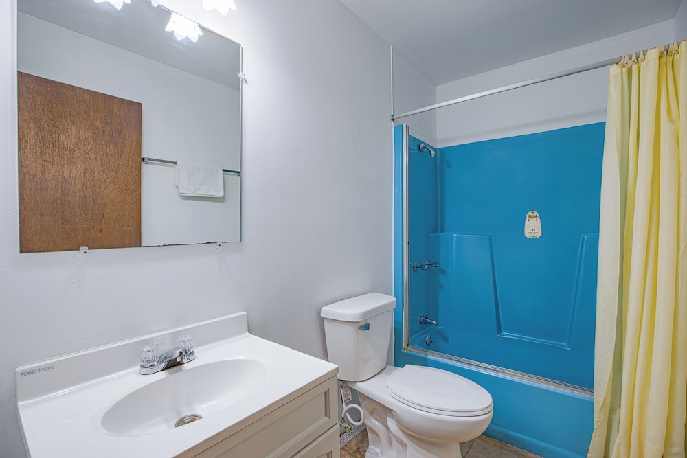 Love Hotels Tomahawk by OYO at Lake Mohawksin WI - photo 27