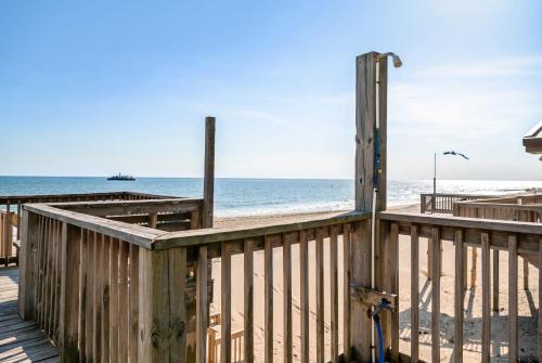 Front Row by Oak Island Accommodations - photo 21