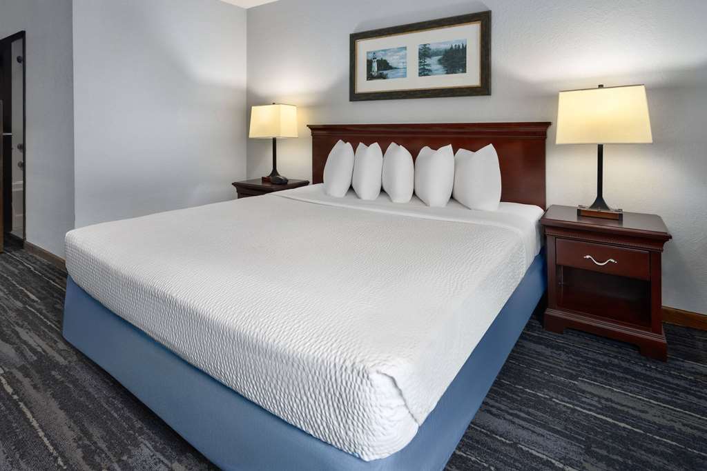 Days Inn by Wyndham Iron Mountain - photo 26