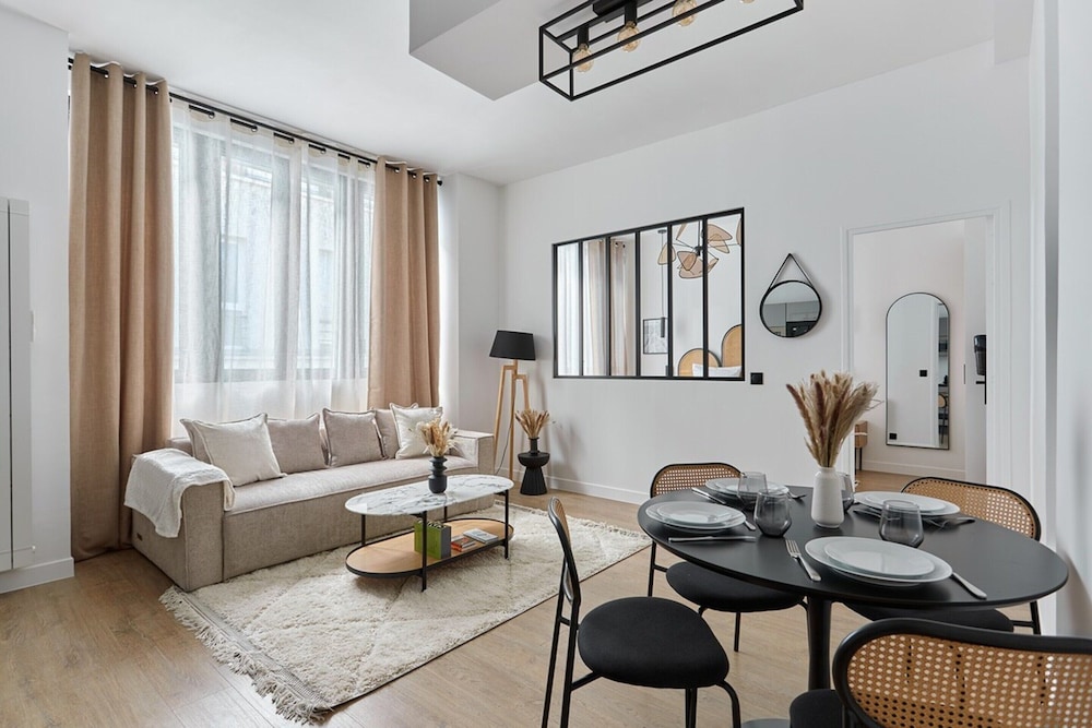 Superbe Apartment Center of Paris — 4-Star Luxury Hotel in Paris, France