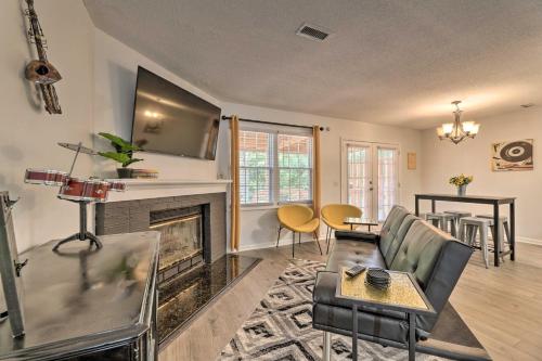 Modern Nashville Townhome Large Yard and Deck — 4-Star Luxury Hotel in Nashville, United States