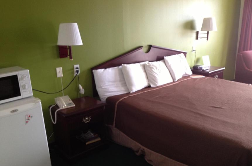 Howard Johnson by Wyndham Grand Prairie Near Lone Star Park - photo 19