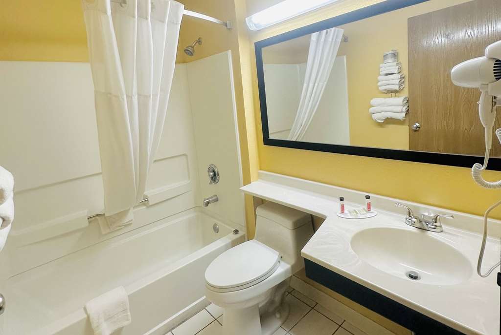 Super 8 by Wyndham Warrenton - photo 27