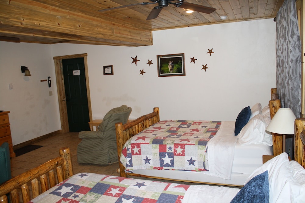 The Historic Wapiti Lodge - photo 8