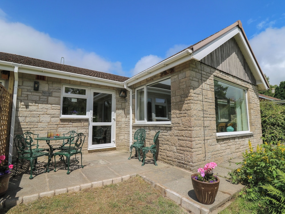 Nuthatch Cottage at Riverside Lodge — 4-Star Luxury Hotel in Rhayader, United Kingdom