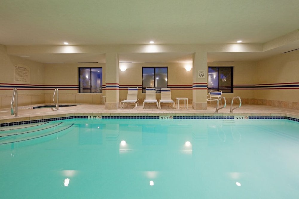 Holiday Inn Express Hotel & Suites Manchester Airport by IHG - photo 37
