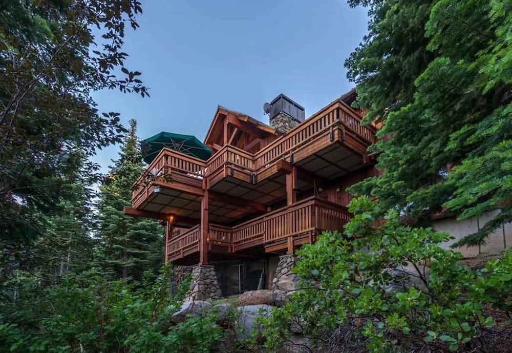 Luxury Northstar Palace w Hot Tub & Games - featured photo