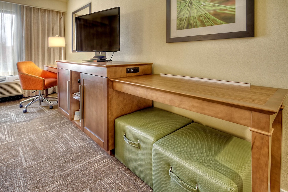 Hampton Inn & Suites Asheville Airport - photo 15