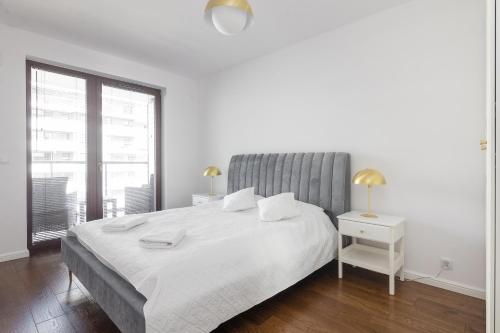 Burakowska Pastel Elegant Apartment by BookingHost — 4-Star Luxury Hotel in Warsaw, Poland