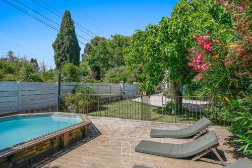 Le Mas de Lila vieux mas en pierres avec piscine in Hyeres, France