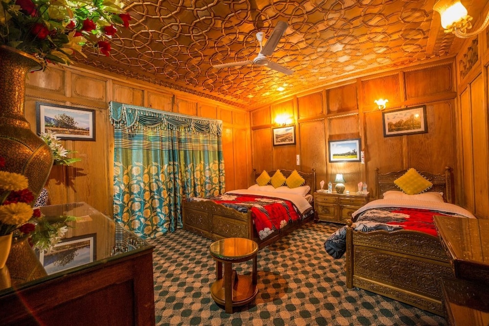 Swan Group Of Houseboats — 4-Star Luxury Hotel in Srinagar, India