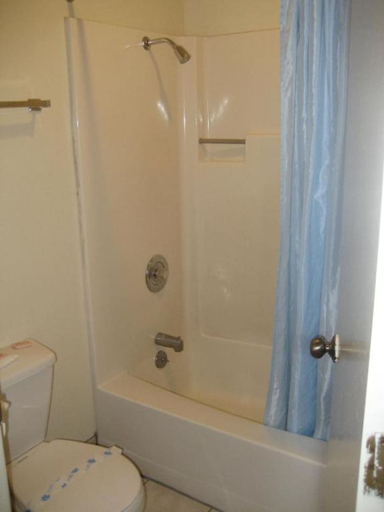 Jamestown Railtown Motel - photo 12
