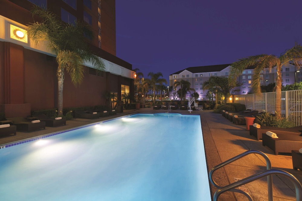 Embassy Suites by Hilton Anaheim South - photo 45