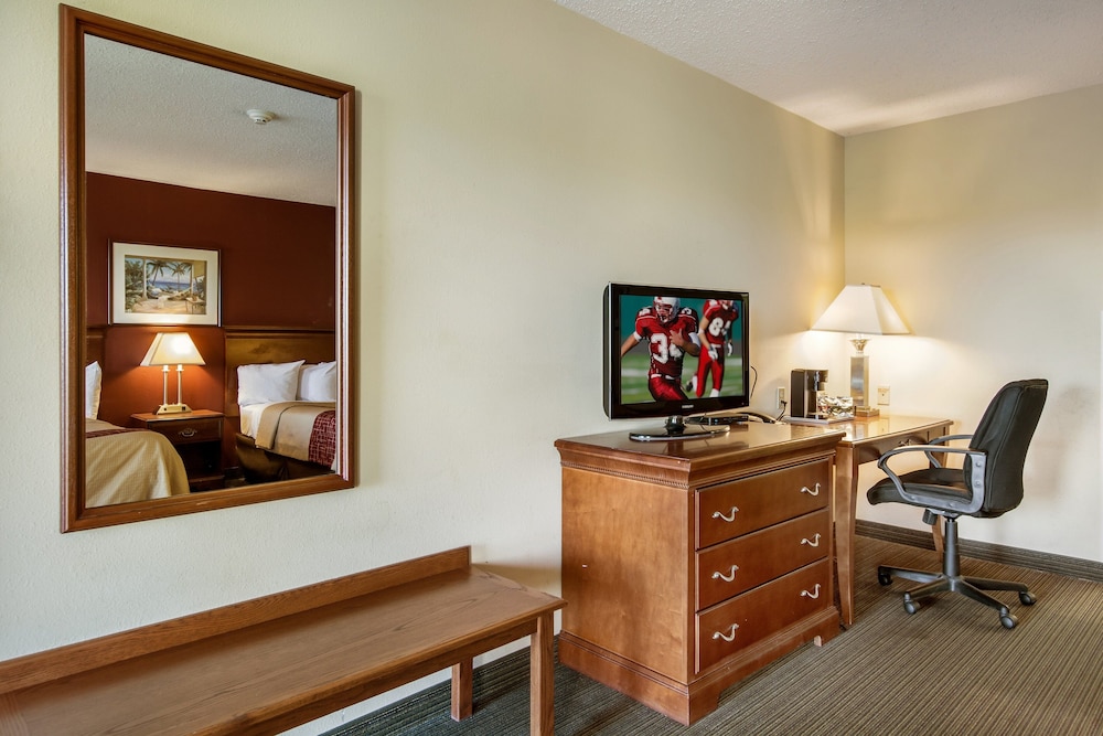 Red Roof Inn Vincennes - photo 7