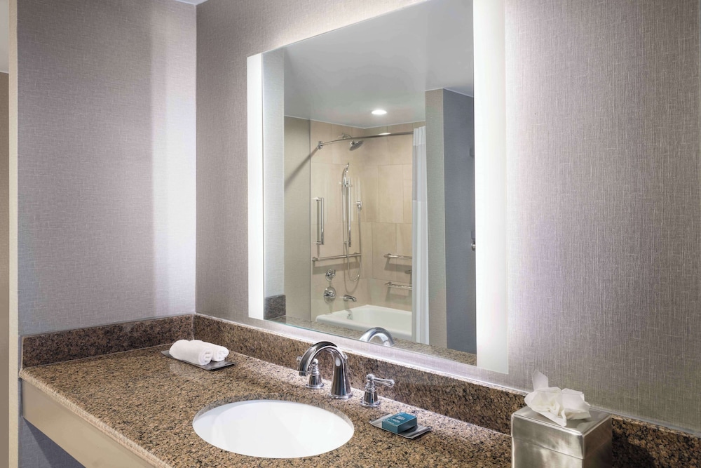 DoubleTree by Hilton Austin - photo 26