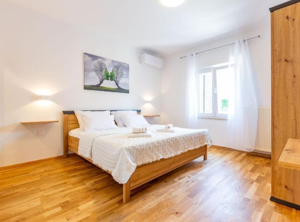 MP Luxury Holiday Home with swimming pool — 4-Star Luxury Hotel in Zadar, Croatia