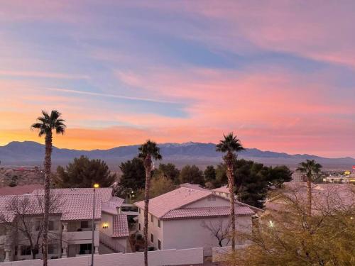 Spectacular Mountain Views at Hawk Ridge — 4-Star Luxury Hotel in Mesquite, United States