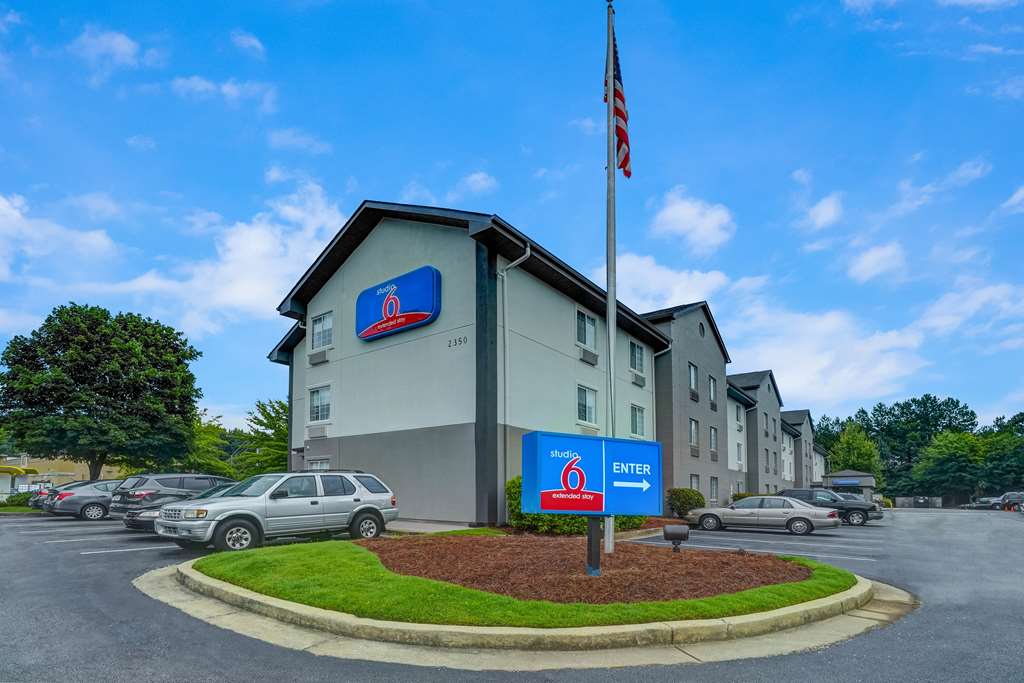 Studio 6 Duluth GA Near Gas South District - featured photo