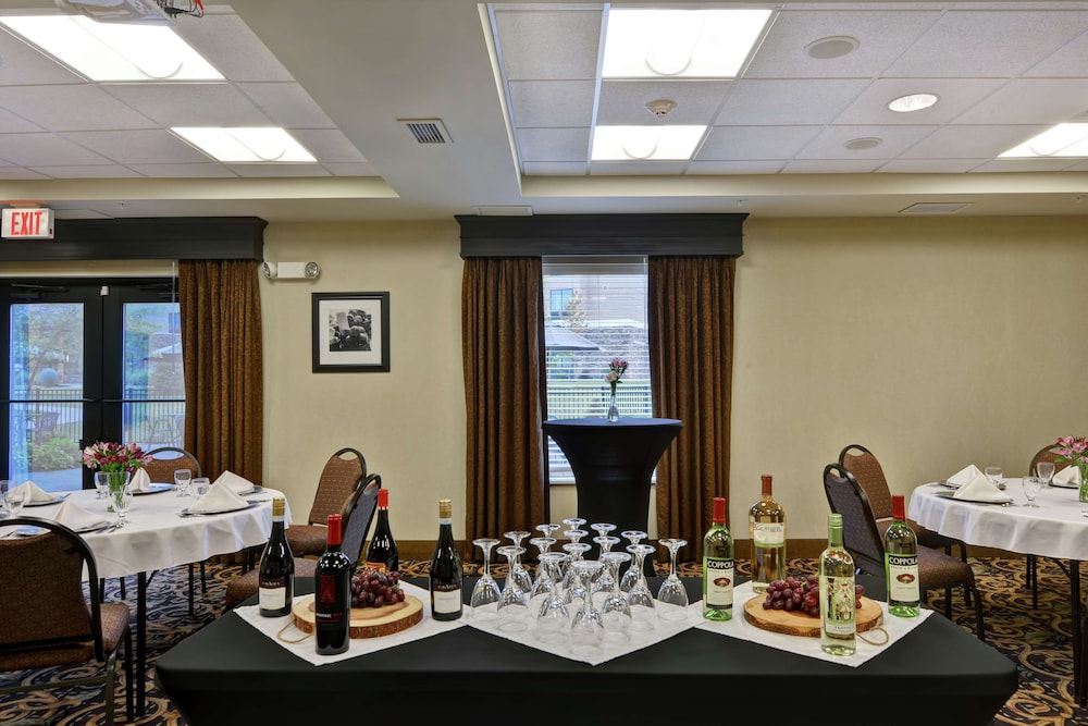 Hampton Inn and Suites New Hartford Utica - photo 38