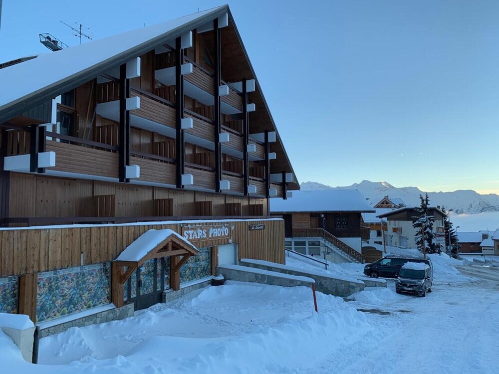 Appartement Alpe Huez 6 a 8 Personnes Centre Station — 4-Star Luxury Hotel in Huez, France