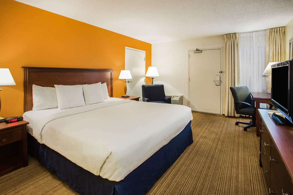 Days Inn by Wyndham Florence Near Civic Center - photo 17