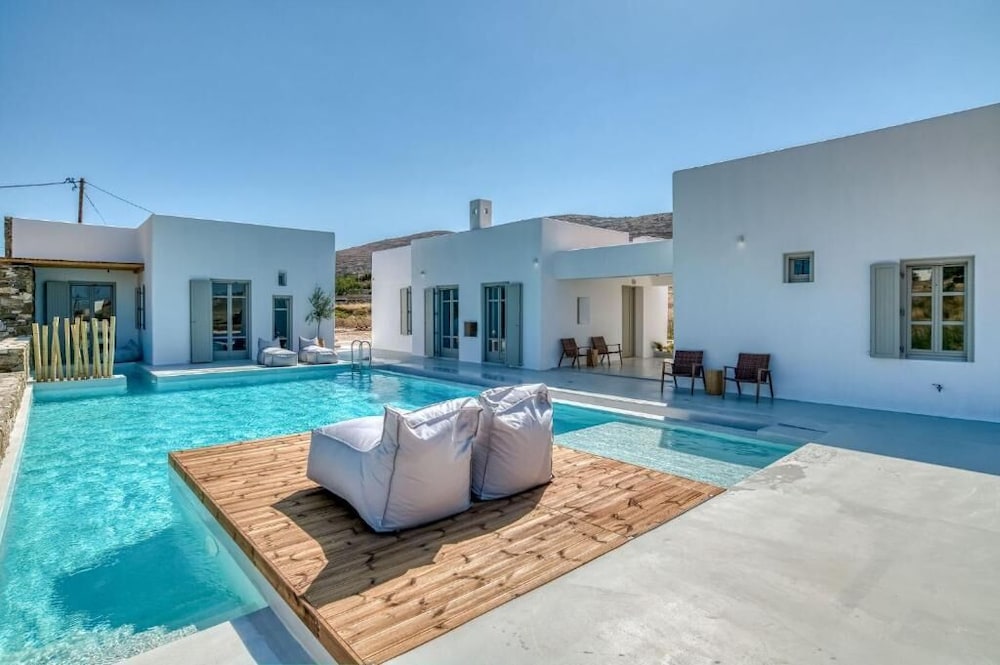 Lil Paros Luxury suites in Paros, Greece