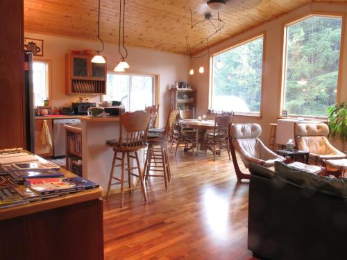 Glacier Creek Lodging - photo 3