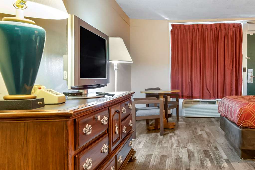 Econo Lodge Cortland Downtown - photo 25