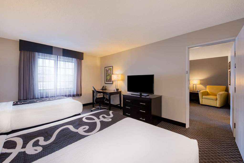 La Quinta Inn & Suites by Wyndham Cleveland Macedonia - photo 42