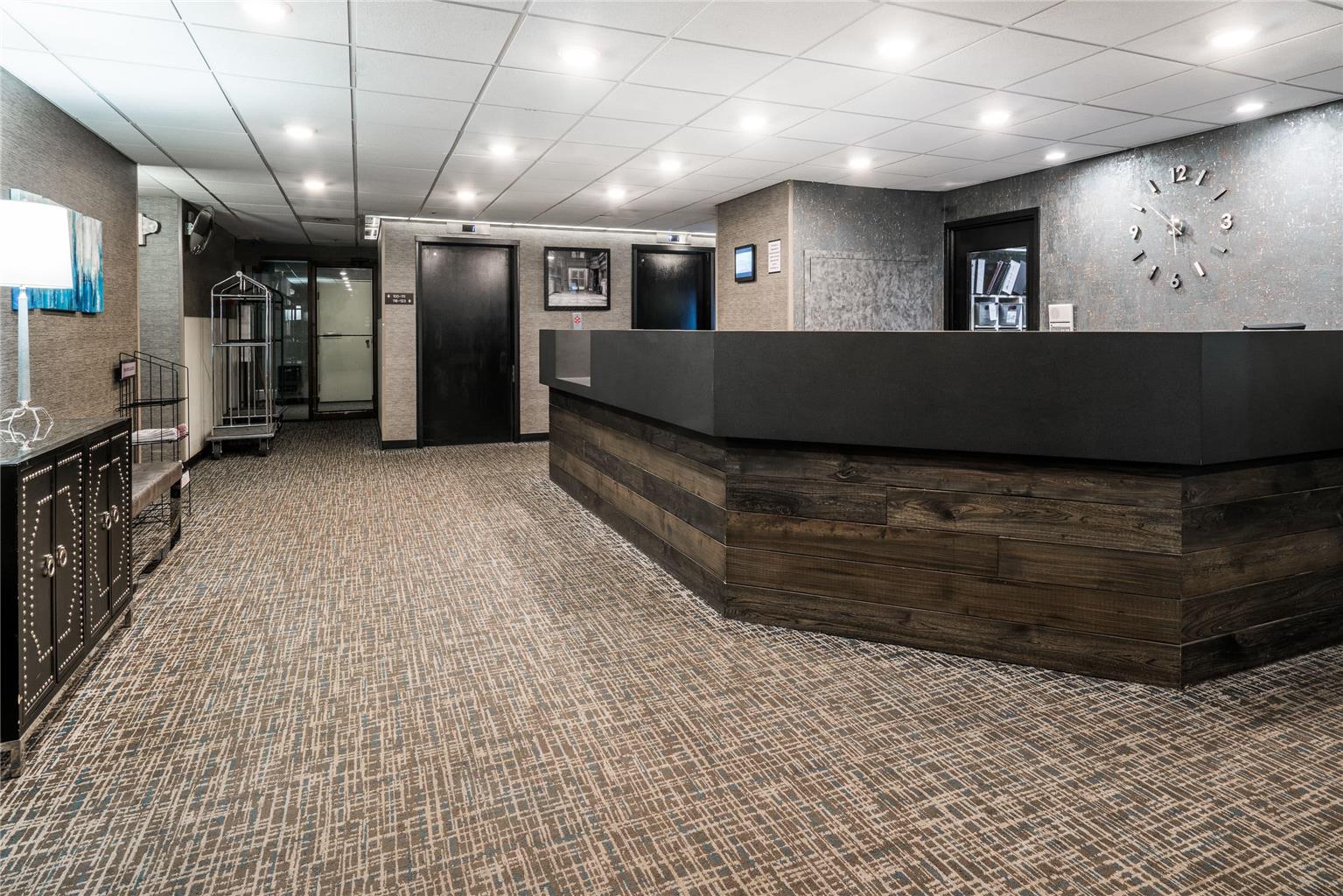 Days Hotel by Wyndham University Ave SE - photo 6