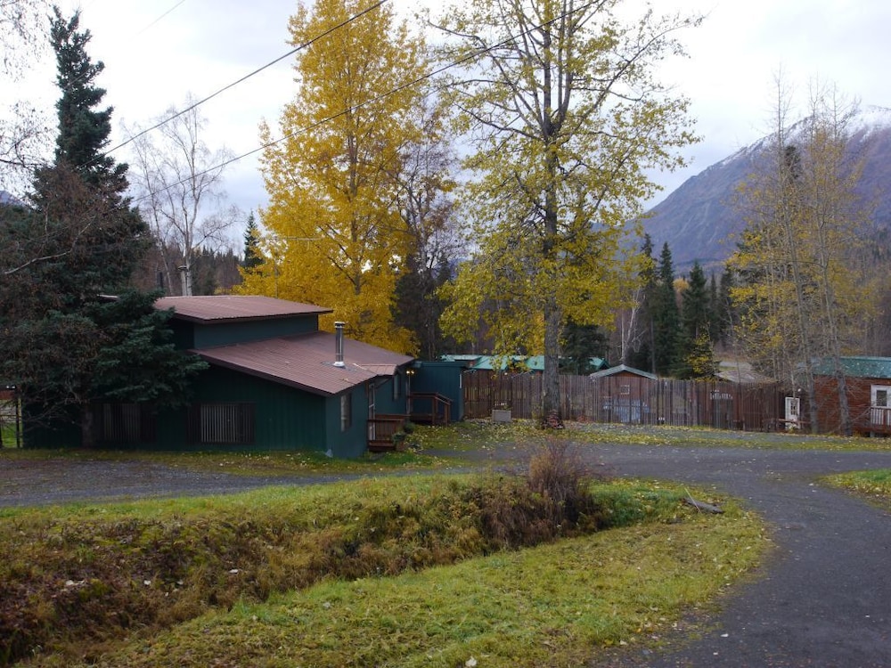 Gwin's Lodge & Roadhouse Est. 1952 - photo 3