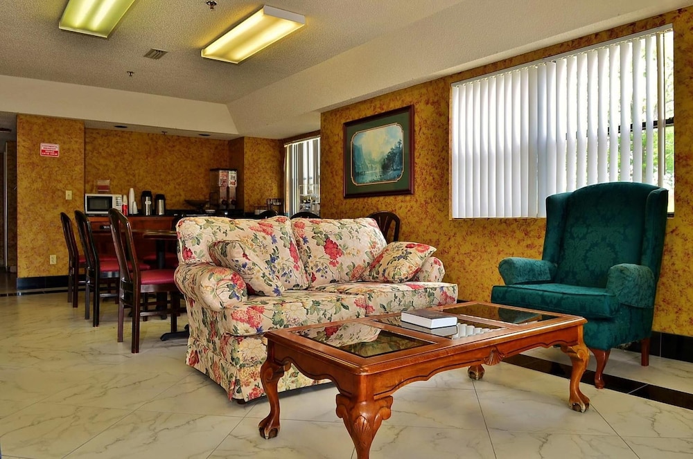 Executive Inn Opp - photo 3
