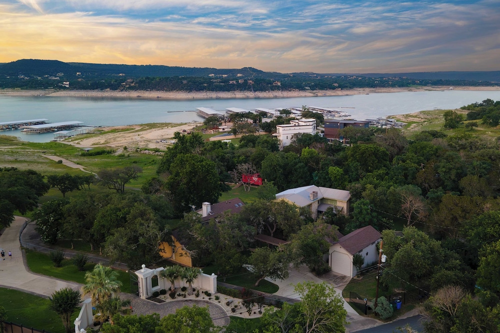 Travis by Avantstay Waterfront Lake Retreat - photo 29
